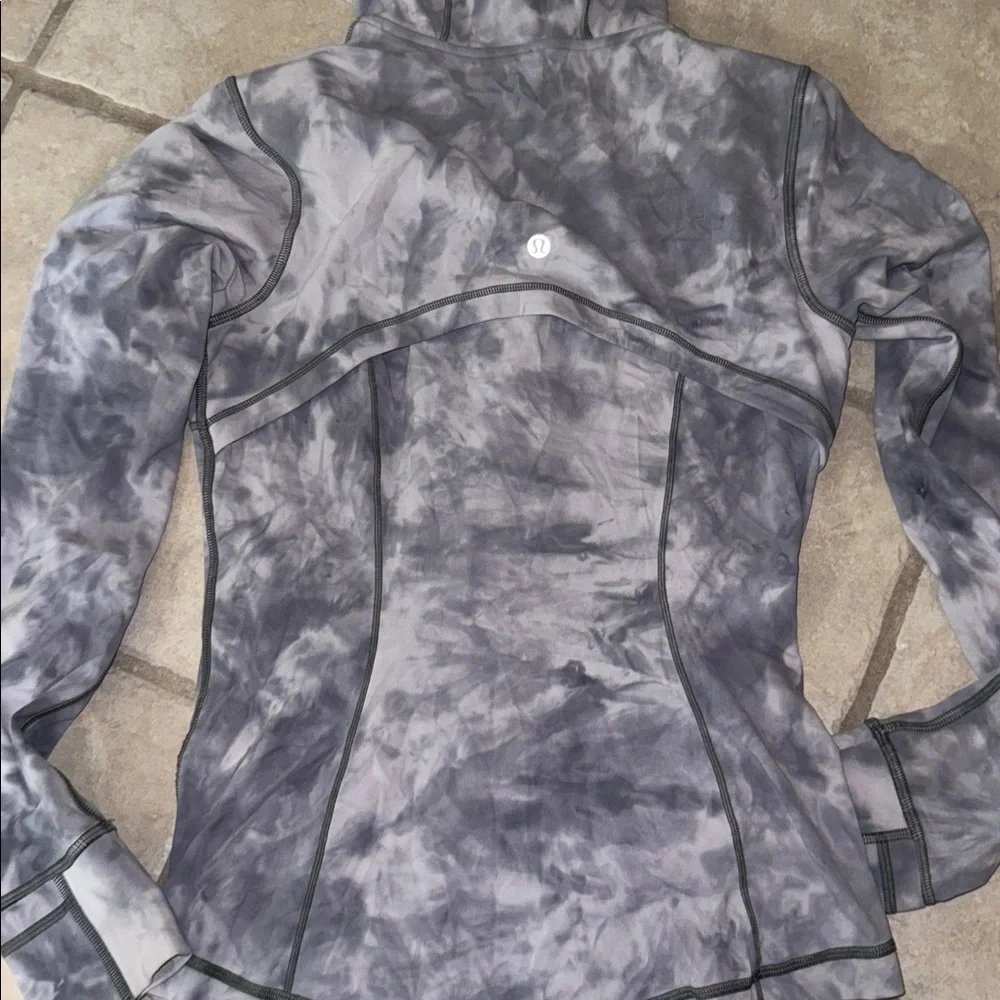 Lululemon - Picture 5 of 5